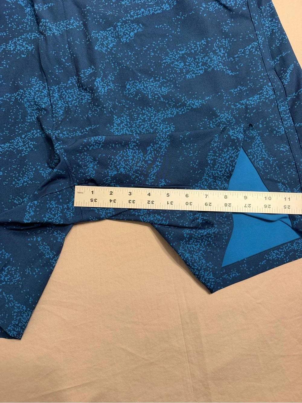 Under Armour Golf Shorts Size 44 Blue Camo Print